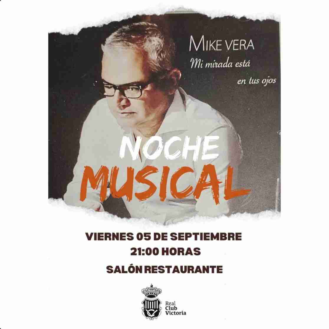 Música - Mike Vera en el Salón Restaurante del Real Club Victoria de Las Palmas de Gran Canaria.