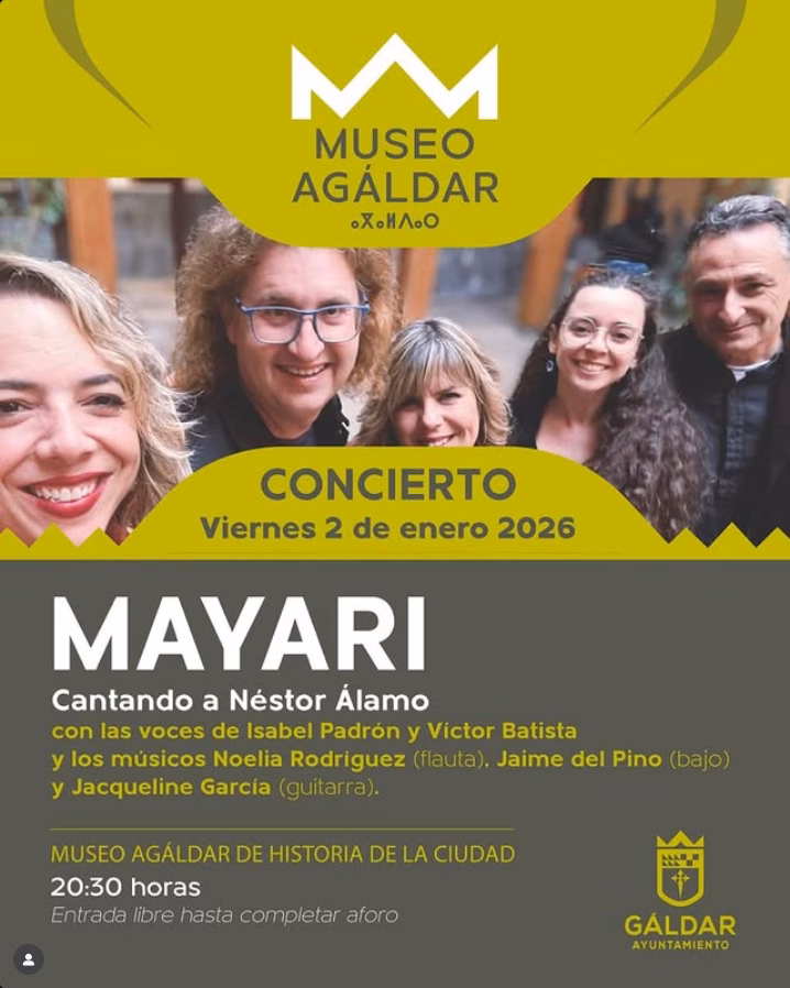 Patio del Museo Agáldar. MAYARÍ, cantando a Nestor Álamo